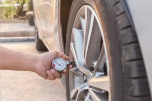 Controllo pressione gomme auto a Savigliano